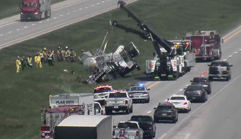 Tanker Truck Overturns On I-75 South Of Findlay - 100.5 WKXA